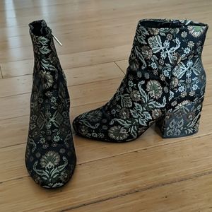 Kenneth Cole Embroidered Reeve Booties